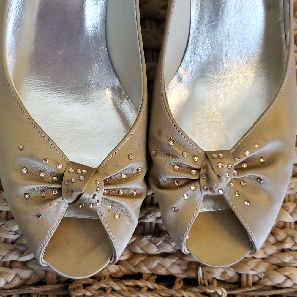 Stuart Weitzman - Picture 2 of 6